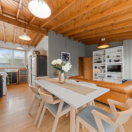 The Walnut Tree House - Martinborough Holiday Home Exterior foto