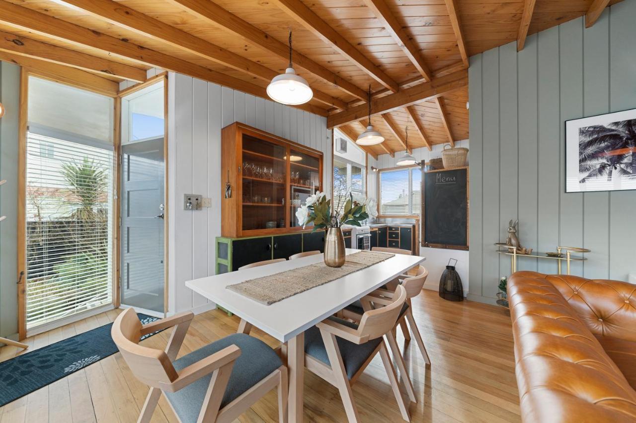 The Walnut Tree House - Martinborough Holiday Home Exterior foto