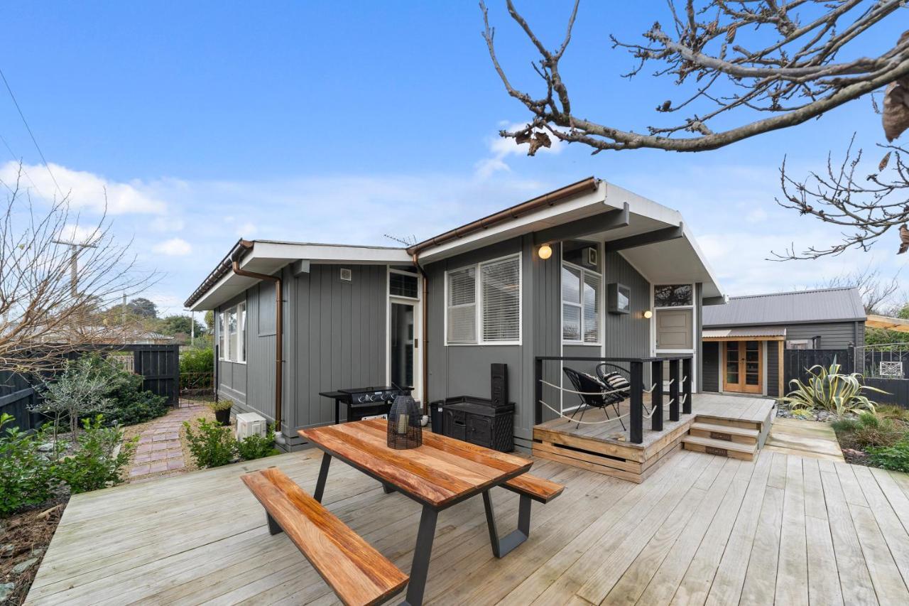 The Walnut Tree House - Martinborough Holiday Home Exterior foto